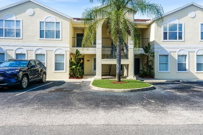 Building Photo - Condo in Kissimmee now available!