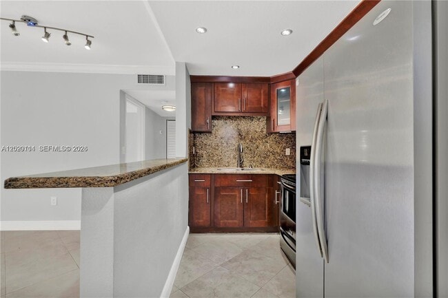 Building Photo - 6200 W Flagler St Unit 301
