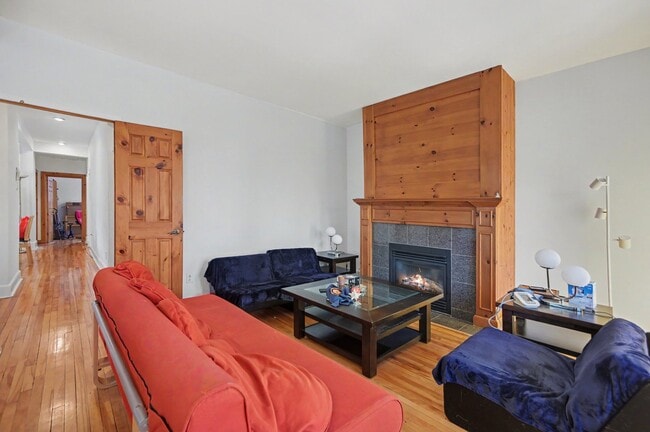 Photo - 12 Somerset St W
