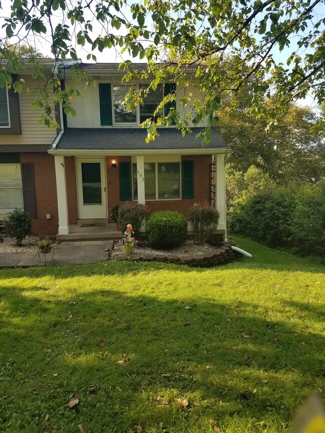 Building Photo - 592 Peach View Ln