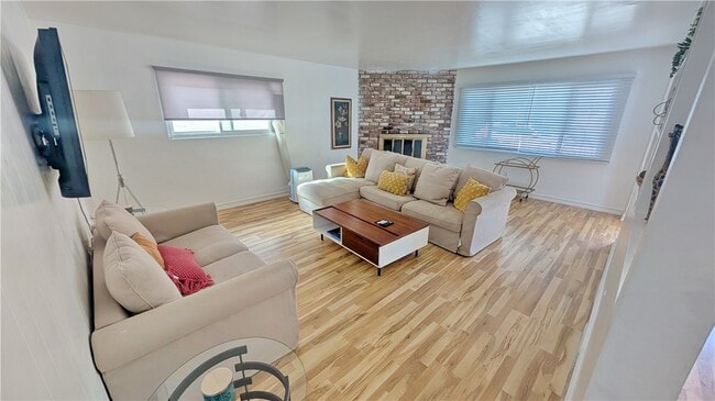 Photo - 24438 Ward St