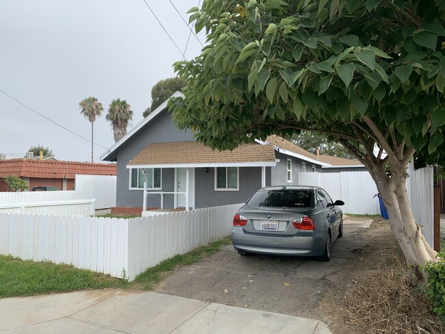 Front of House. Driveway fits 2 cars tandem. Front yard and gardens maintained. - 428 Hamilton St House