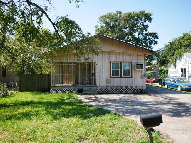 Photo - 6124 Goforth St