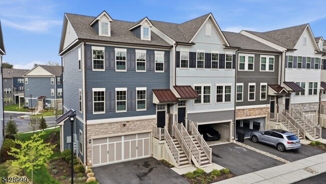Photo - 19 Dahlia Dr