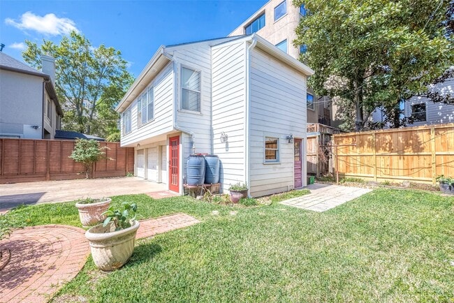 Photo - 1558 1/2 Castle Ct