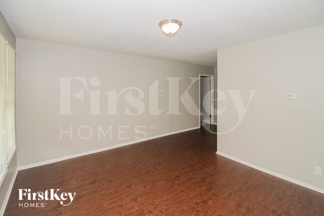 Photo - 842 Eastern Dr