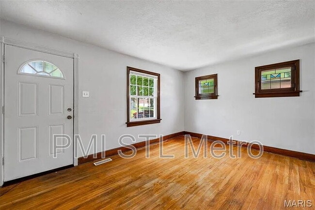 Photo - 5212 Fletcher St