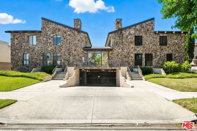 Building Photo - 13412 Burbank Blvd Unit 3 Rental