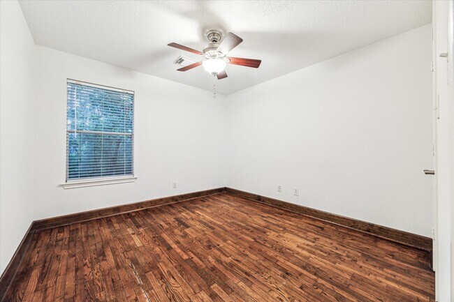 Photo - 227 Blushwood Pl