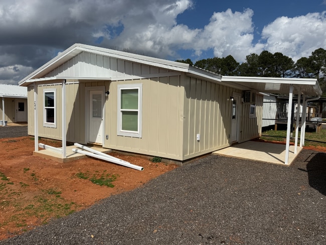 Building Photo - 80 Redwood Ln