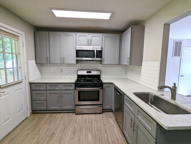 Photo - 3906 Lexington Dr Unit B