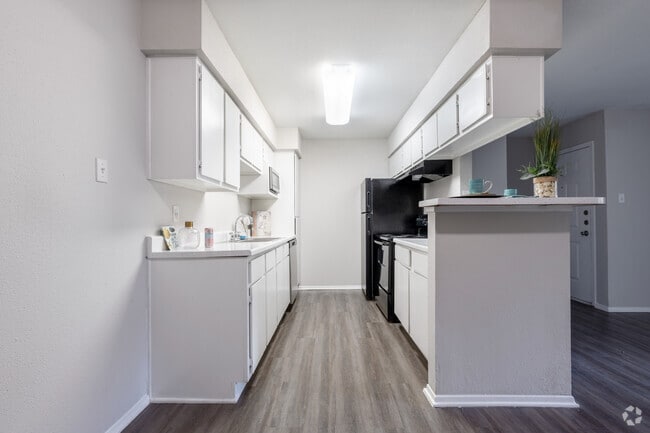 2BR, 1BA - 845SF - Kitchen