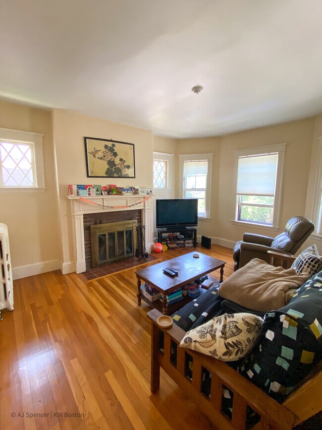 14 Upland Rd