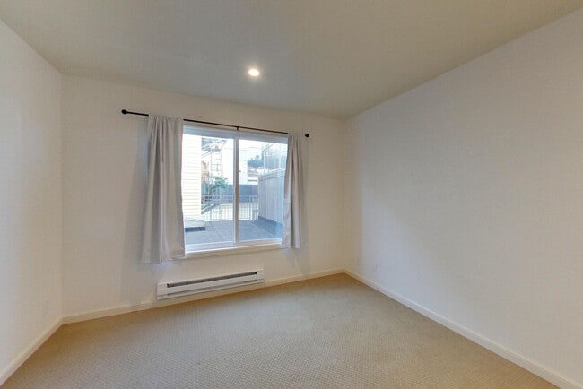 Photo - 205 Collins St Unit 5