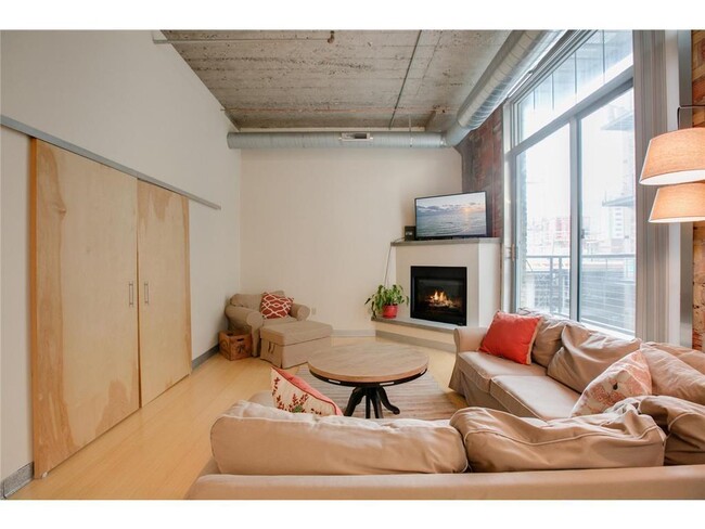 Photo - 521 S 7th St Unidad 321