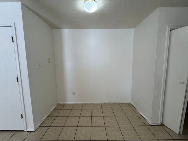 Photo - 4200 July Dr Unidad # D