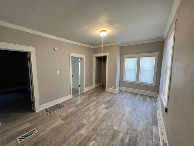 2484 W Chambers St Unidad 2484 W Chambers St (lower)