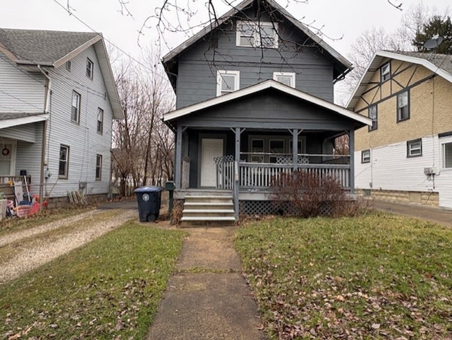 Building Photo - Spacious 4-Bedroom Akron Home with Attic Master & Private Driveway