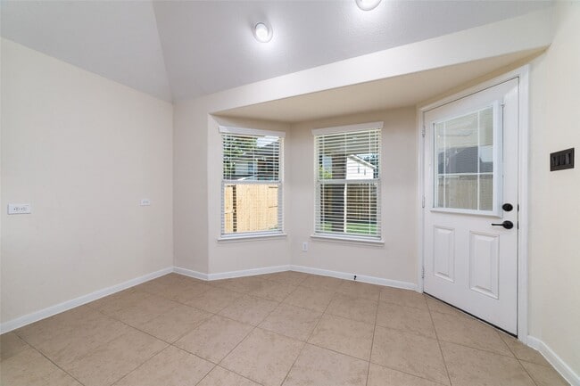 Building Photo - 14011 Pawnee Trails Dr