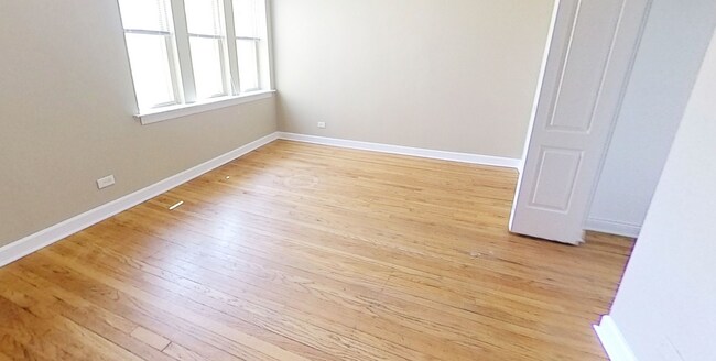 Photo - 2346 N KENNETH Ave Unidad 1W