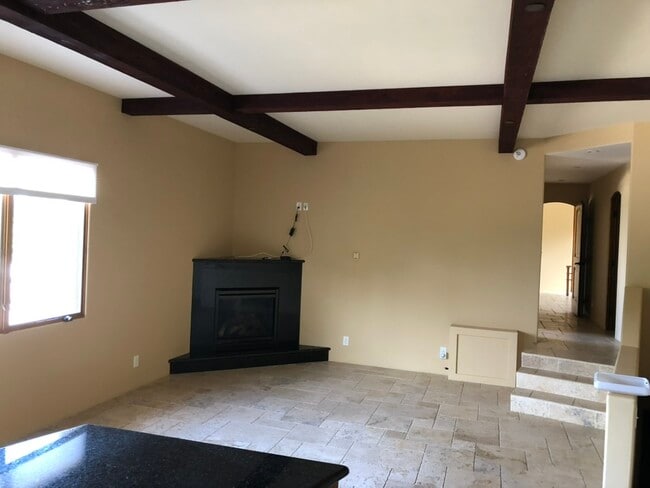 Living Room Area - 1817A Sheridan Rd Unit Guest House