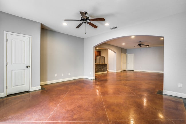 2710 Lubbock Ave