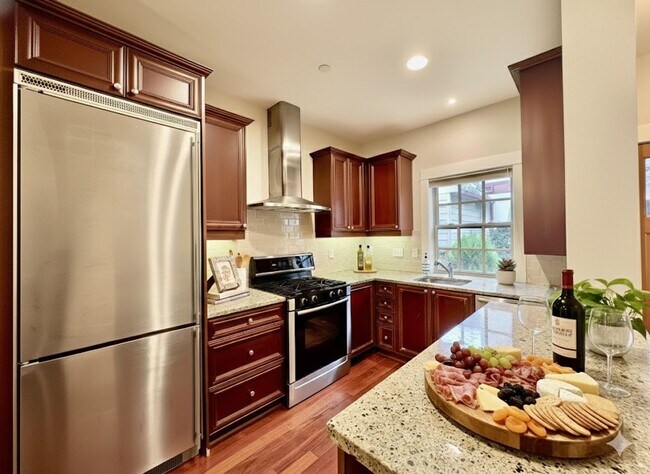 Photo - Luxury Townhome in Lake Oswego’s Coveted First Addition | Garage Included!