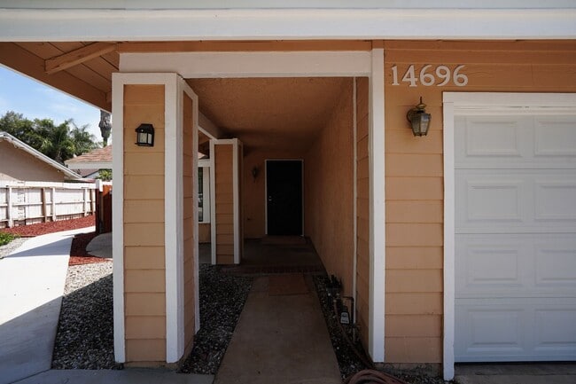 Photo - 14696 Joshua Tree Ave Unidad 1