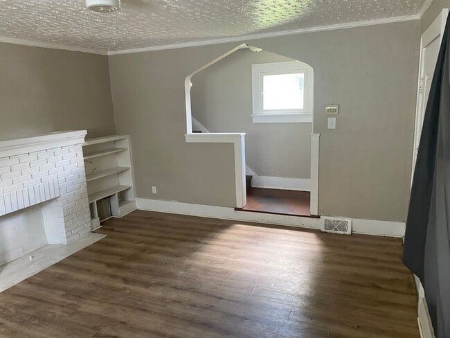 Photo - Spacious 3-Bedroom Home for Lease in Akron