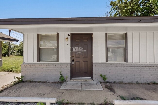 Photo - 1585 N Mill St