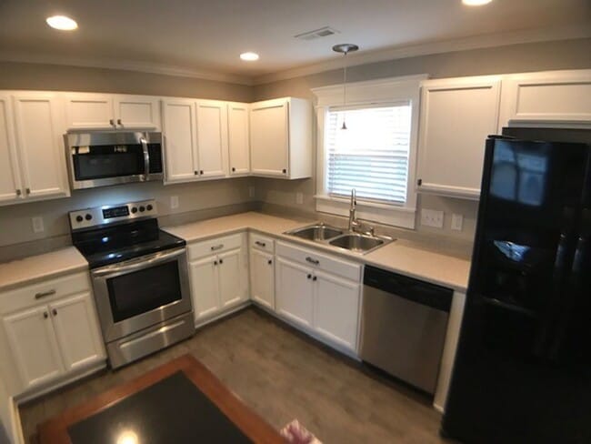 111 Hunter Landing Dr