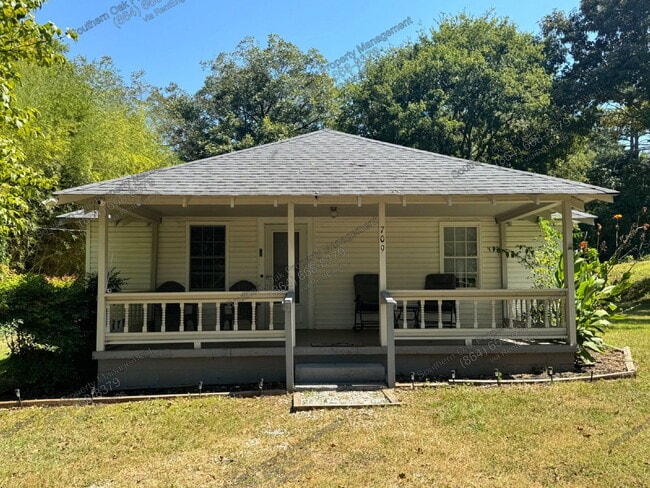 Photo - 709 Friendship Rd