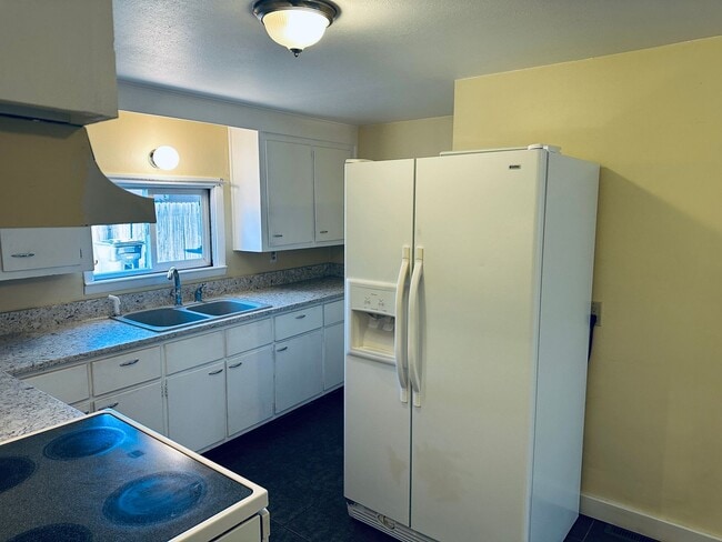 Photo - 720 1/2 S. 32nd St. Unit Back House