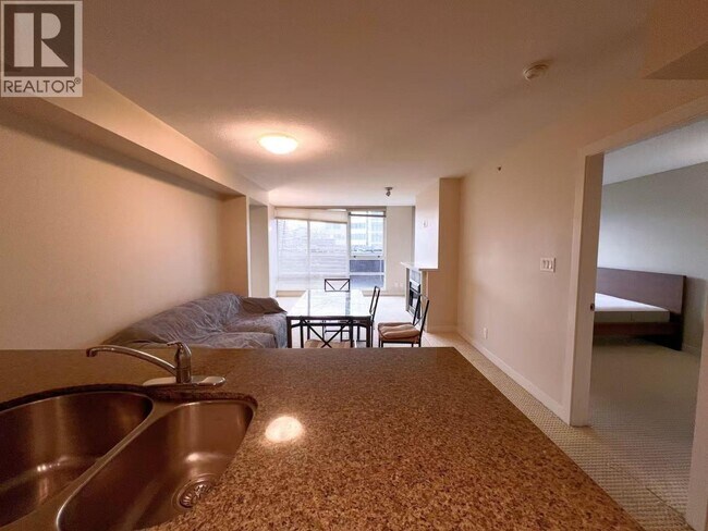 Photo - 6068 No. 3 Road Unité 710