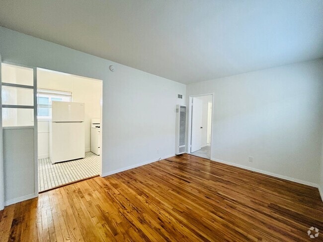 Building Photo - was738 Unit 738.5 Rental