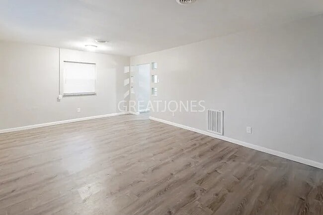 Photo - 4 St George Ct