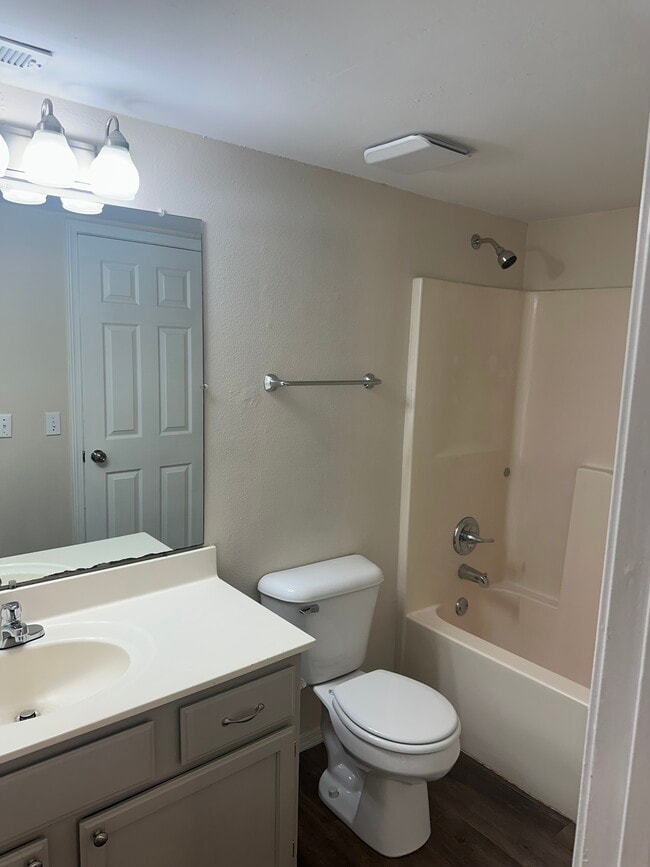 Photo - 1300 Fredonia St