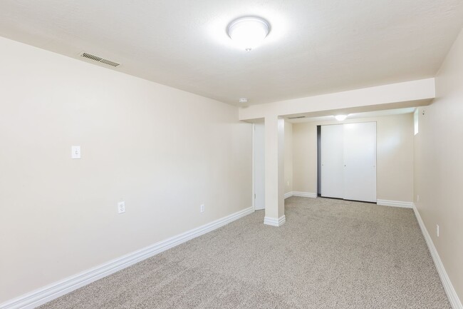 Building Photo - 3407 S 8525 W Unit 3407 S 8525 W  B Rental