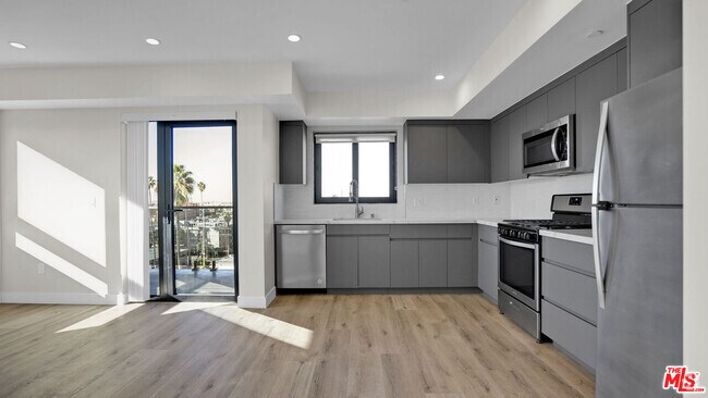 Building Photo - 846 S Mariposa Ave Unit 306 Rental