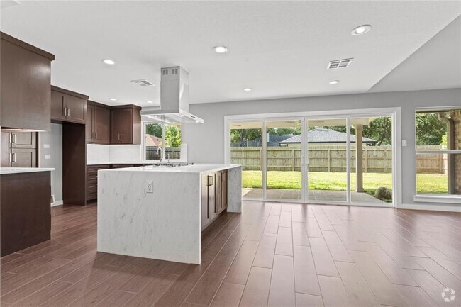 Building Photo - 22435 Elsinore Dr Rental