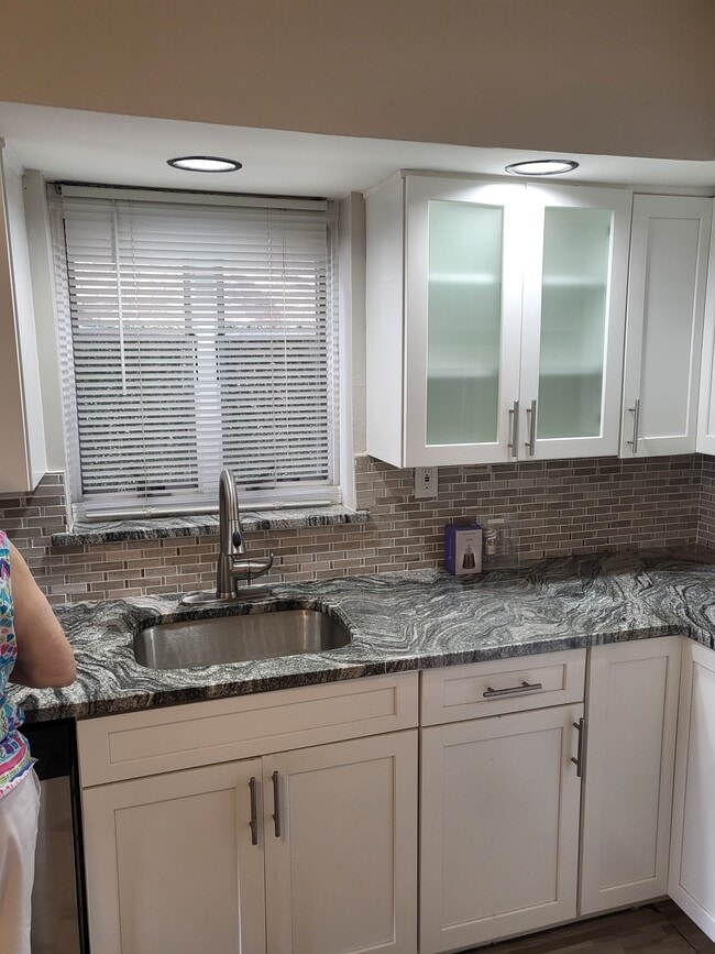 Photo - 24 Littlefield Ave Unidad 1st flior