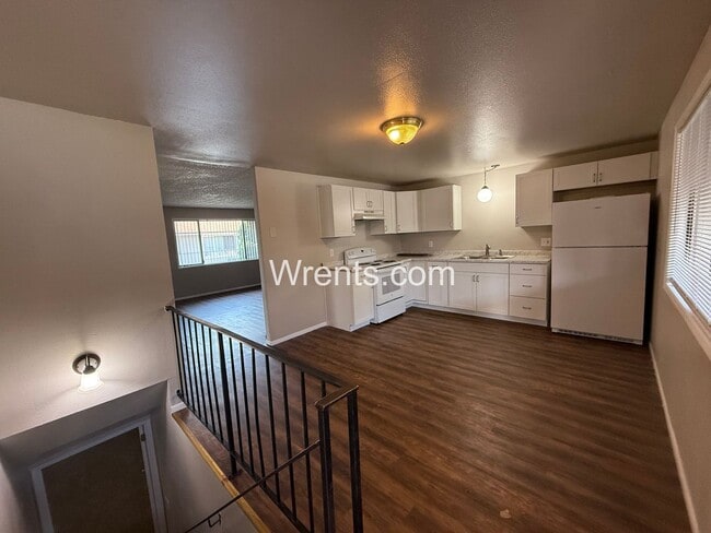 2318-2320 E Dalke Ave  Owner selling