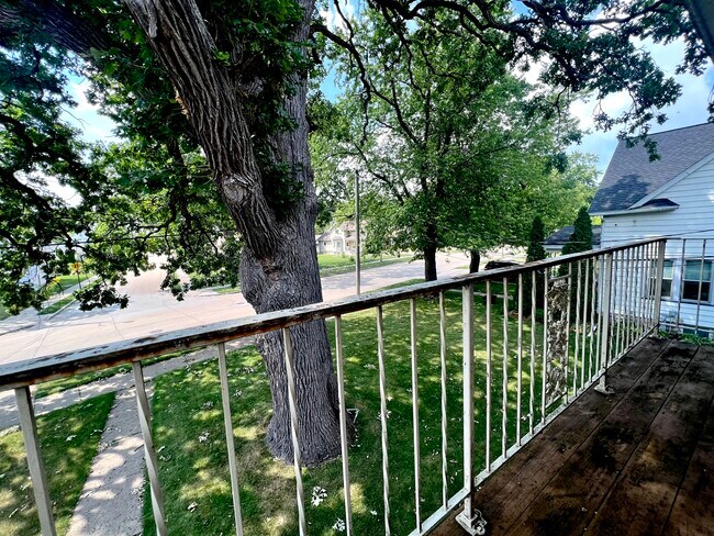 12 W 21st Ave