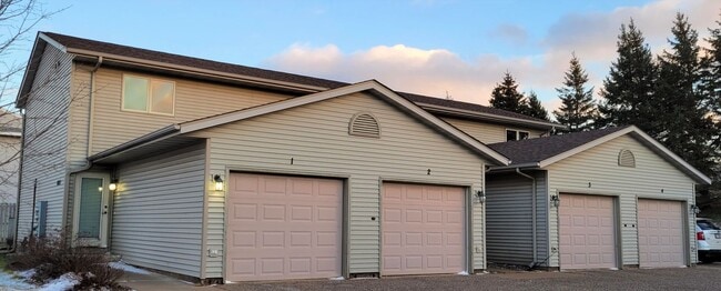 Building Photo - 4918 Coventry Ct Unit 2