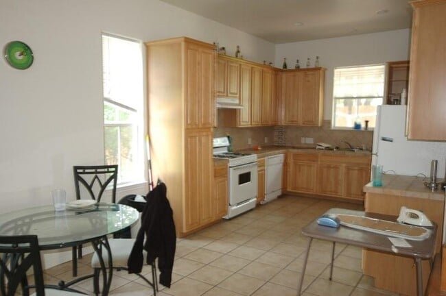 Building Photo - 5406 Martin Ave