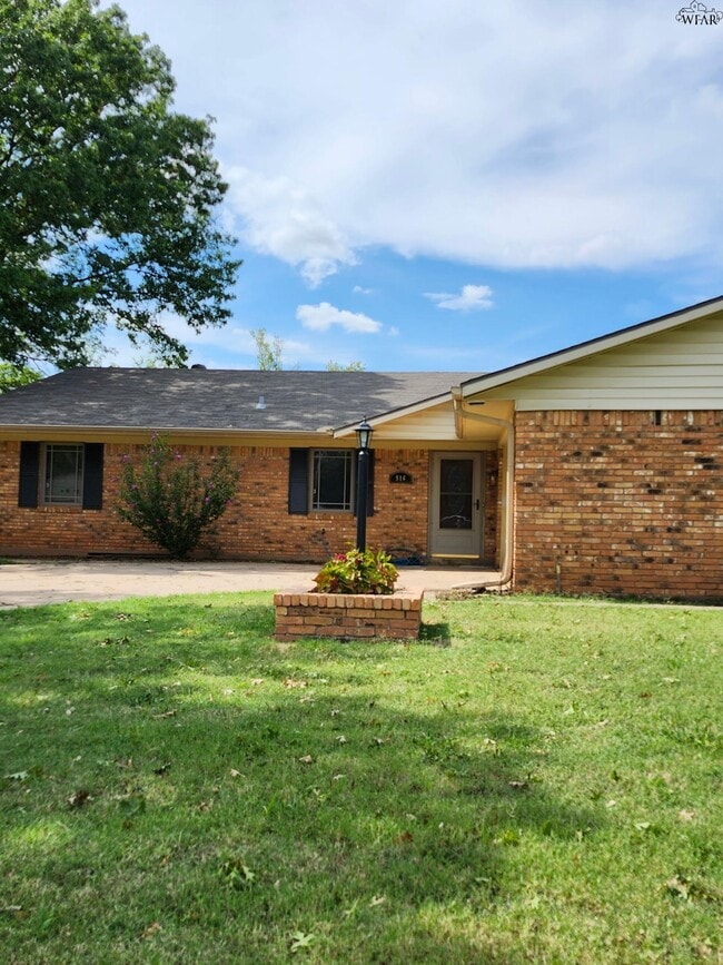 Building Photo - 916 Kiowa Dr Rental