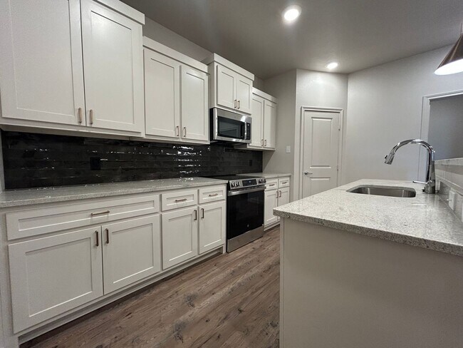 Photo - New Luxurious Townhome Located In Abbey Gl...