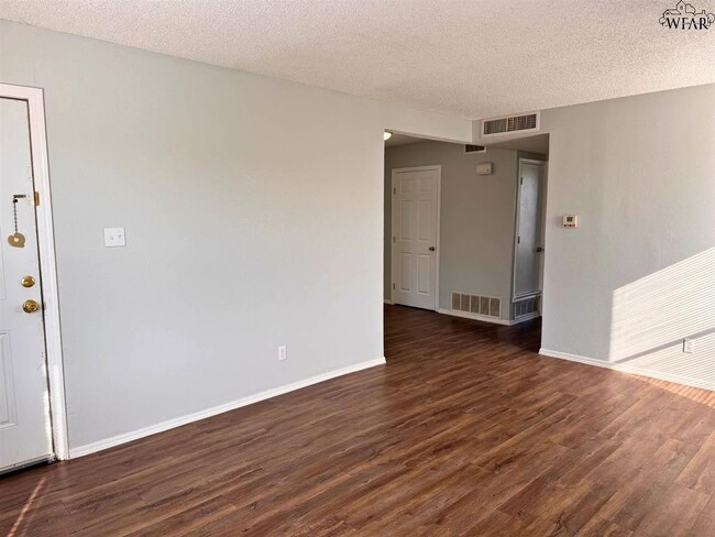 Photo - 1611 Bell St