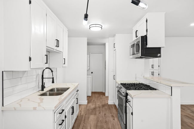 Building Photo - 5549 Fulcher Ave Rental