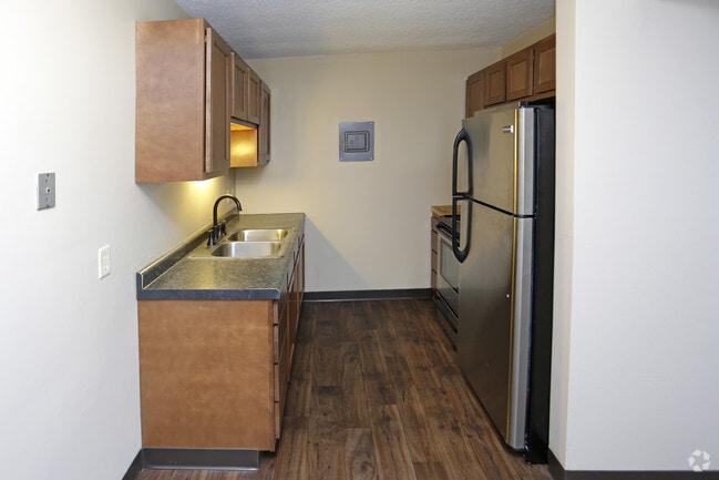 1BR, 1BA - 500 SF